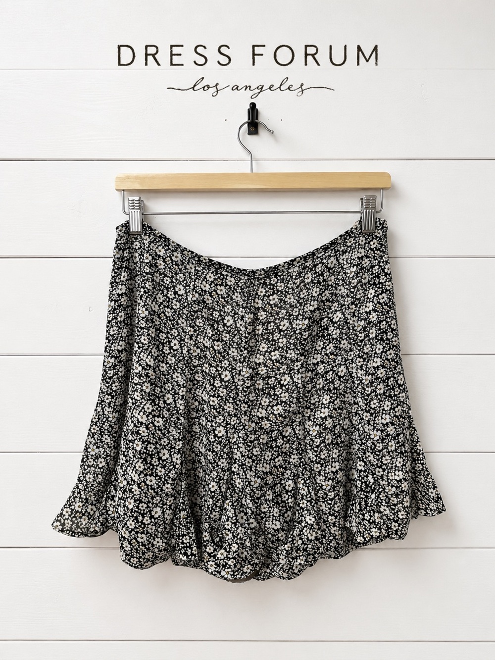 Dress Forum Los Angeles Floral Skort – Black & White – Size L